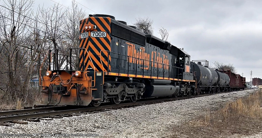 WE 7008 & Co. head toward Seiberling St.